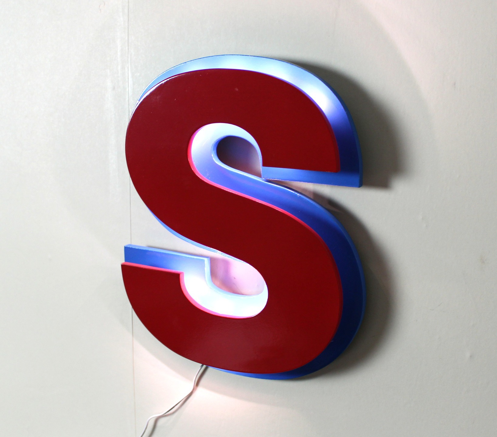 Lettre lumineuse “S” bicolore effet laqué ( Couleurs personnalisables