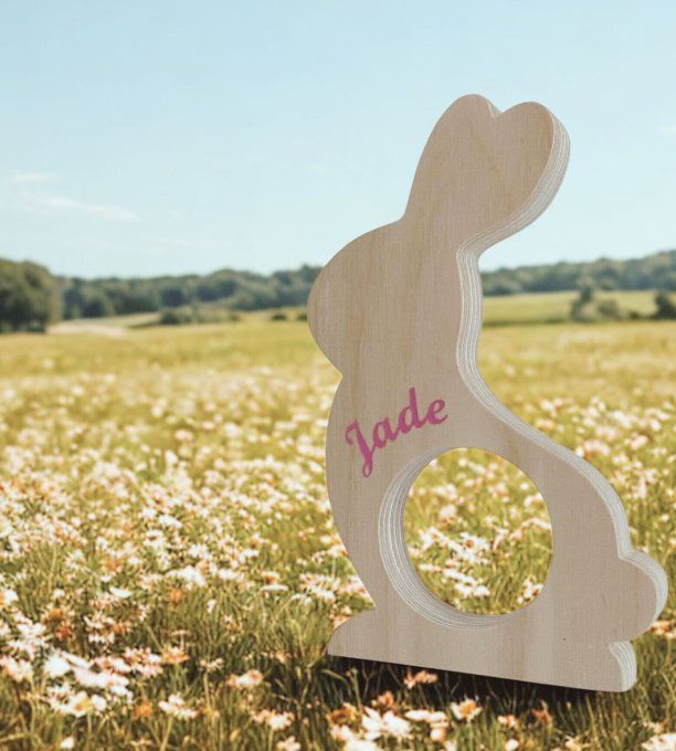 Rond de serviette lapin en bois naturel avec prénom peint.