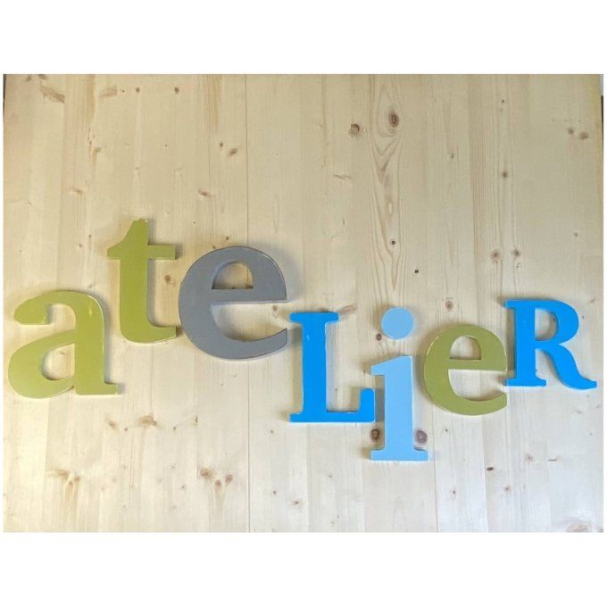 Mot géant en bois " atelier " couleurs personnalisables.