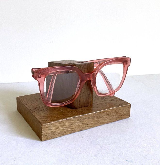 Porte-lunettes en chêne massif.