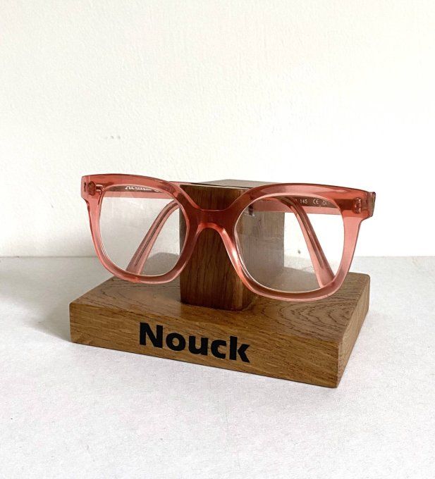 Porte-lunettes personnalisé en chêne massif.