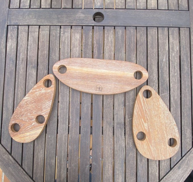 Ensemble de 3 planches apéritives en chêne cérusé percées. 