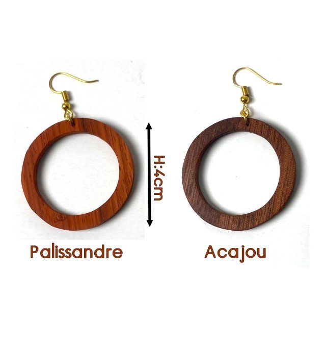 Boucles d'oreilles anneaux en bois chantourné.