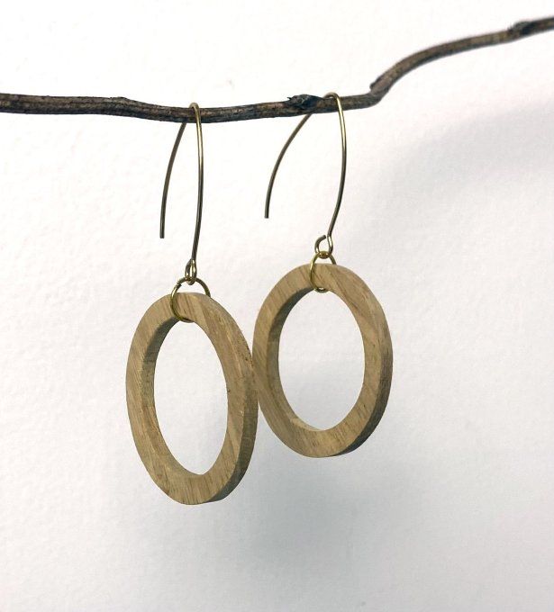 Boucles d'oreilles anneaux en bois de poirier. 