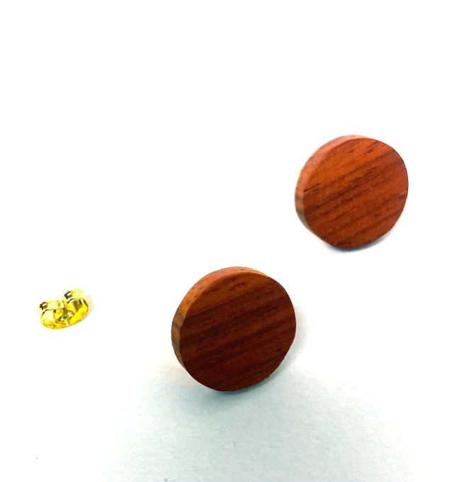 Puces d'oreilles en bois de palissandre  chantourné.   