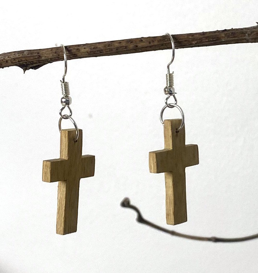 Boucles d'oreilles croix en bois de poirier. 