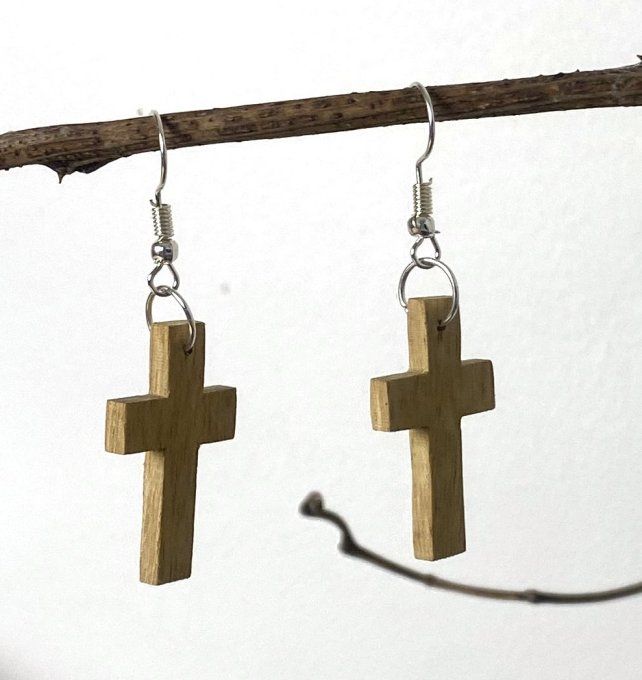 Boucles d'oreilles croix en bois de poirier. 
