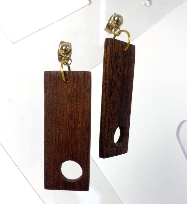 Boucles d'oreilles géométriques en bois d'acajou.   