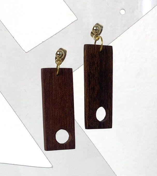 Boucles d'oreilles géométriques en bois d'acajou.   