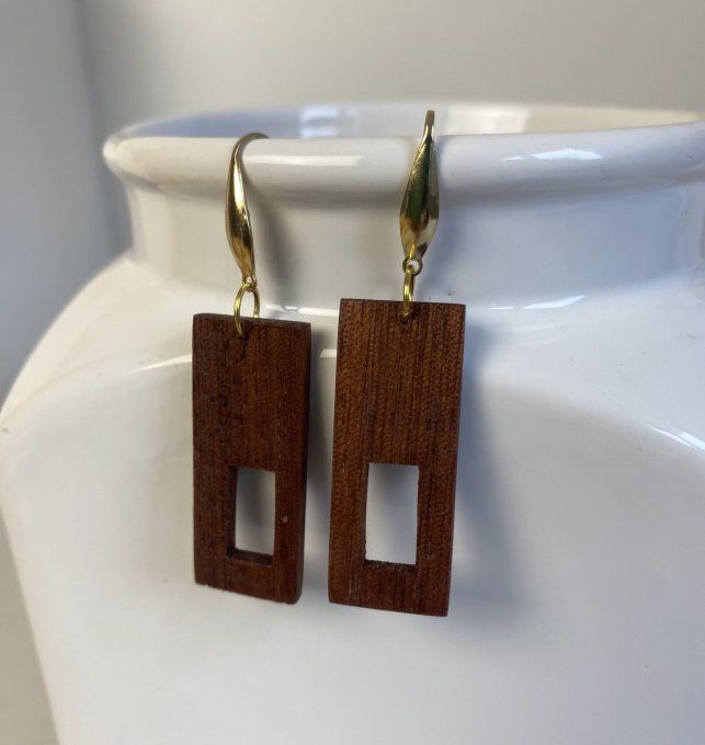 Boucles d'oreilles rectangles en bois d'acajou.    