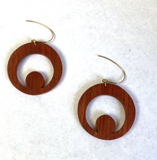 Boucles d'oreilles style vintage en bois massif.