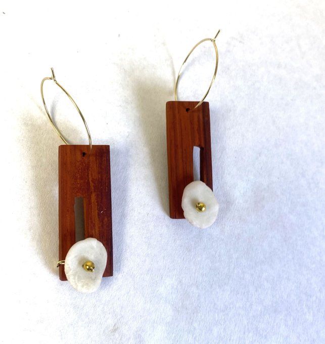 Boucles d'oreilles artisanales en bois et porcelaine froide. 