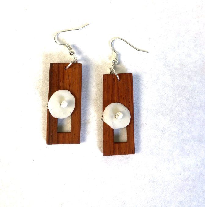 Boucles d'oreilles artisanales en bois et porcelaine froide. 