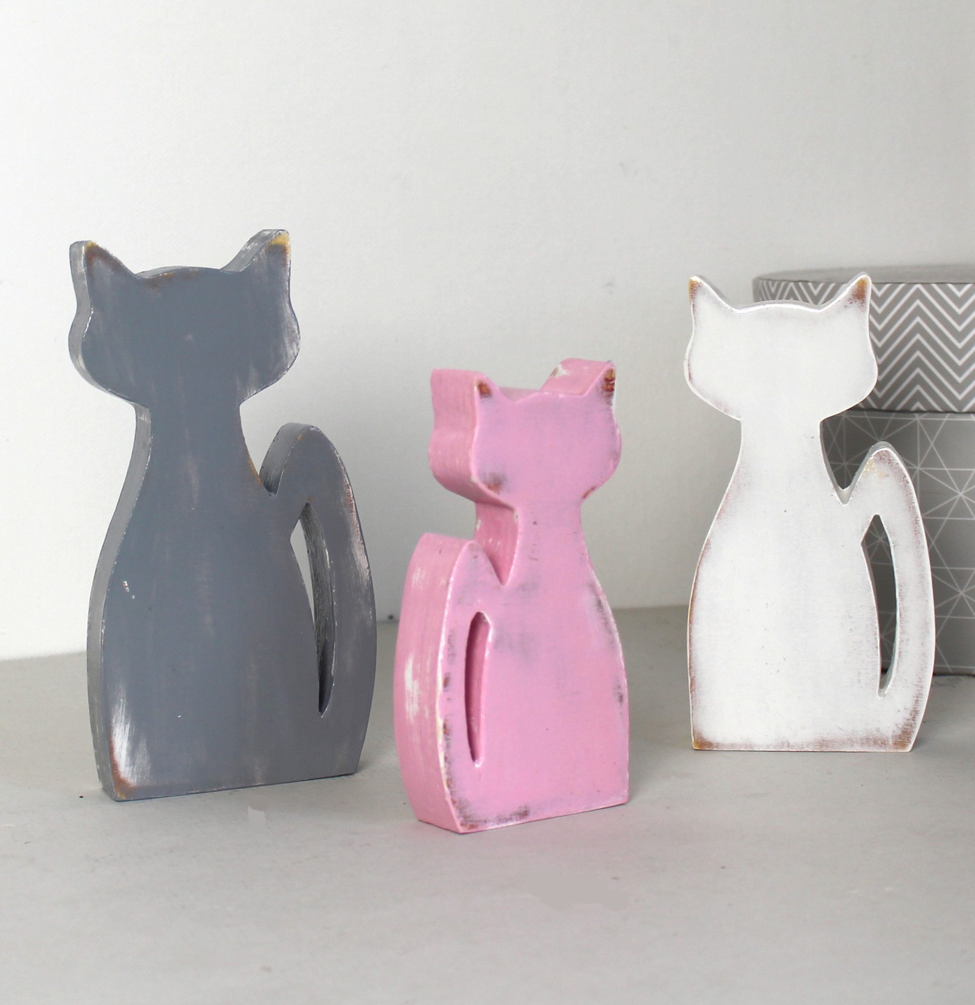 Chats En Bois Gris Rose Et Blanc Patine En Decoration D Interieur De Chambre Noel Personnalise Mylittledecor Chats En Bois Gris Rose Et Blanc Patine En Decoration D Interieur De Chambre Noel Personnalise Mylittledecor