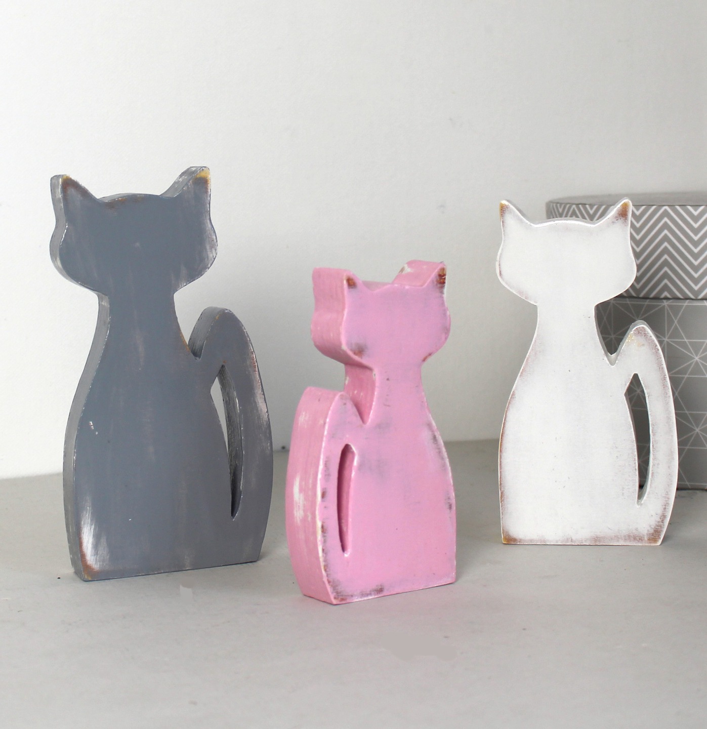 Chats En Bois Gris Rose Et Blanc Patine En Decoration D Interieur De Chambre Noel Personnalise Mylittledecor Fr