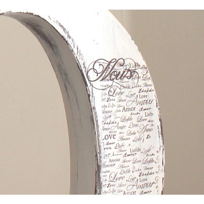 Grande lettre  blanc patiné avec tamponnages de 30 cm de hauteur et 3,5 cm d'épaisseur.