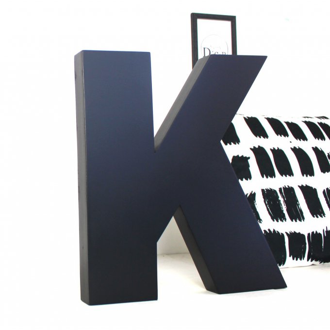 Grande lettre K  de 40 cm de hauteur en 4,5 cm d'épaisseur.