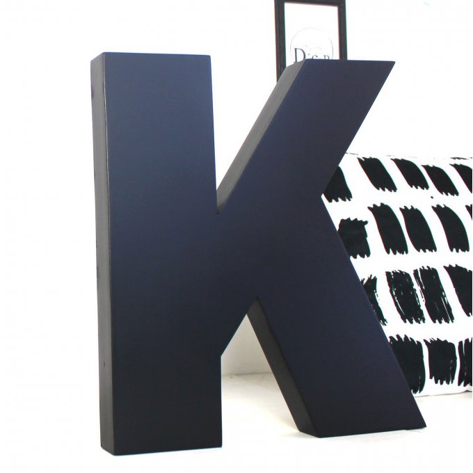 Grande lettre K  de 40 cm de hauteur en 4,5 cm d'épaisseur.