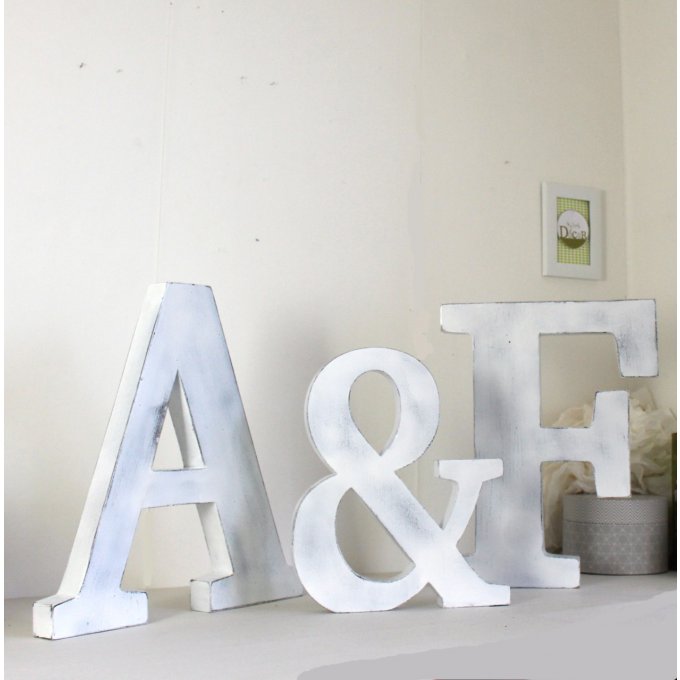 Lettres géantes avec 2 initiales et une esperluette.(Couleur personnalisable)