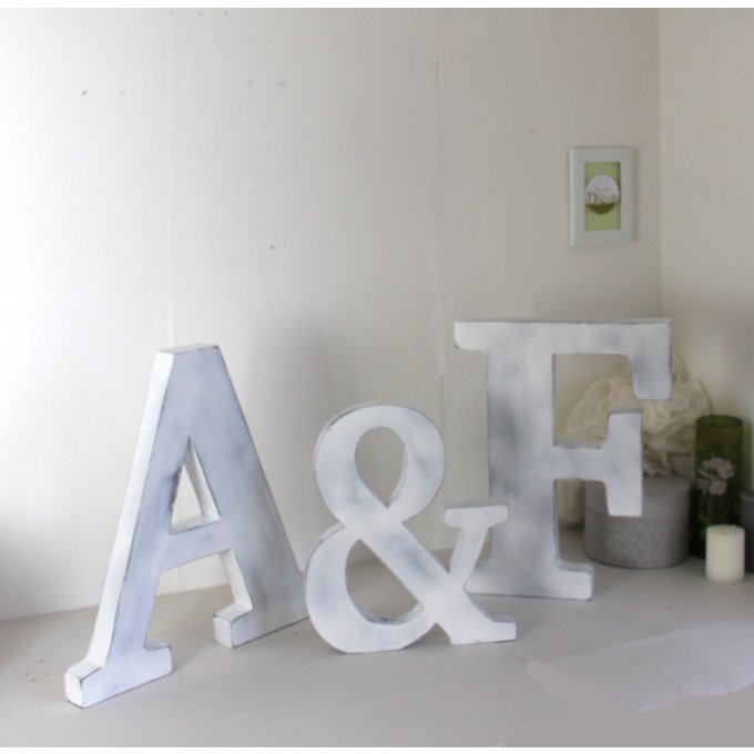 Lettres géantes avec 2 initiales et une esperluette.(Couleur personnalisable)