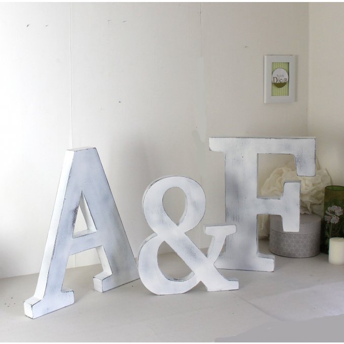 Lettres géantes avec 2 initiales et une esperluette.(Couleur personnalisable)