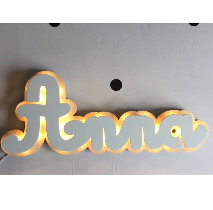Prénom lumineux  en bois.   