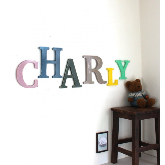 Lettres en bois CHARLY. Prénom géant.