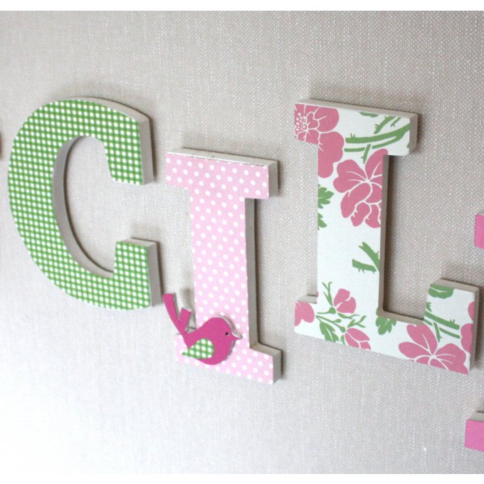 prénom en bois personnalisé Lucile rose vert avec des fleurs pour décoration de chambre, baptême ann