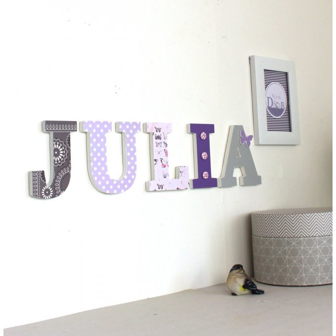 Prénom JULIA gris mauve violet.