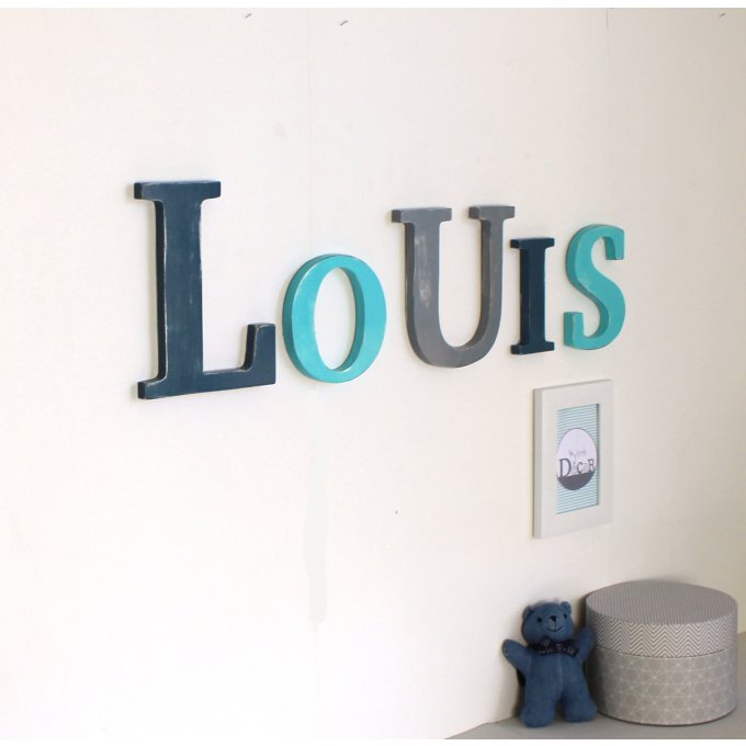 Prénom en bois Louis bleu, et gris.