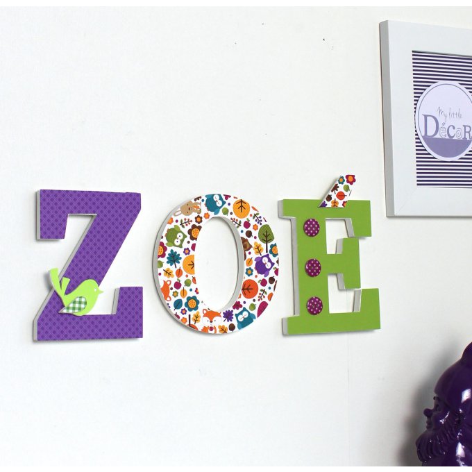 Prénom Zoé en lettres décorées  violet vert thème forêt.