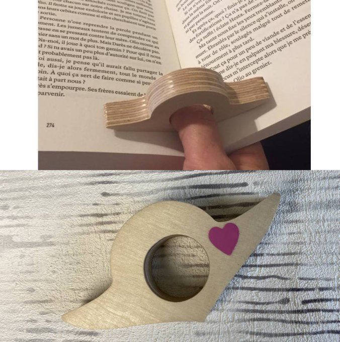 Bague de lecture en bois avec cœur.