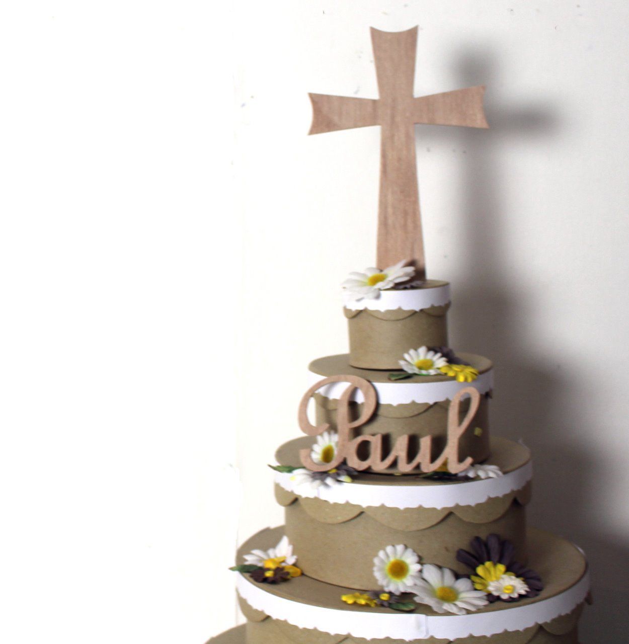 Prénom et croix pour décoration de gâteau.
