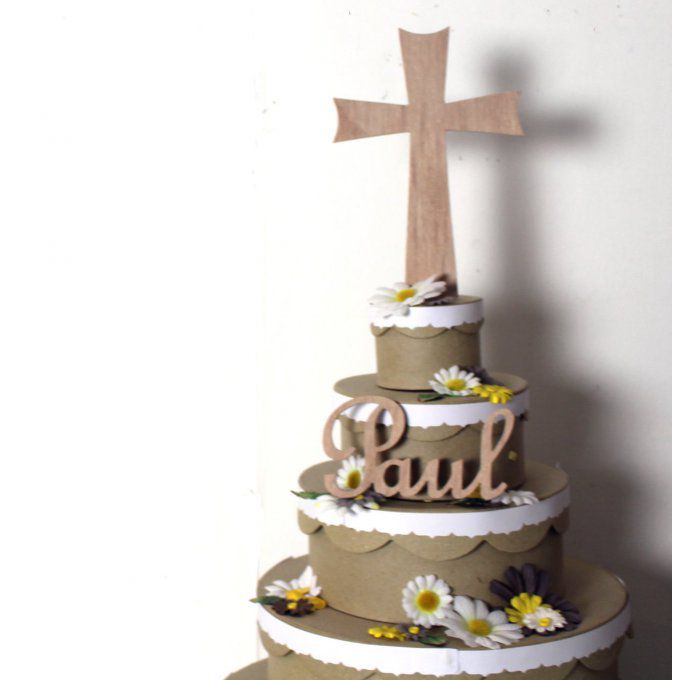 Prénom et croix pour décoration de gâteau.
