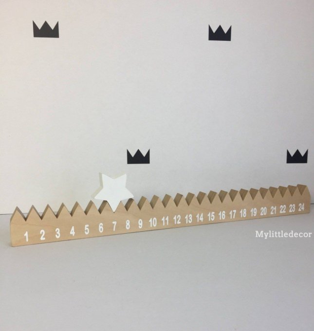 Calendrier de l'avent en bois naturel avec étoile.  