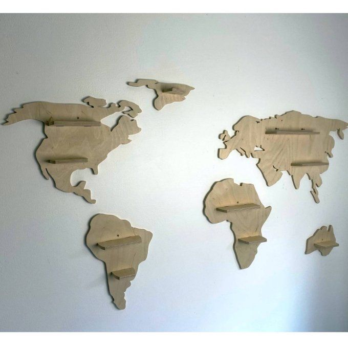 Grande carte du monde en bois avec ou sans étagères.