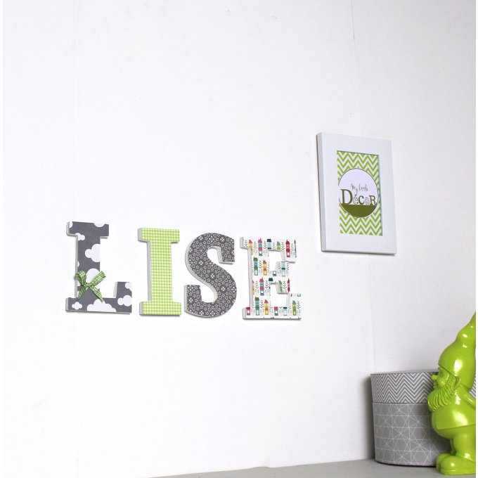 Lettres en bois Lise tons vert et gris.