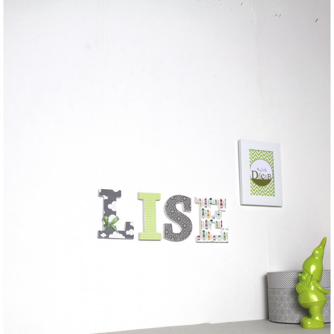 Lettres en bois Lise tons vert et gris.