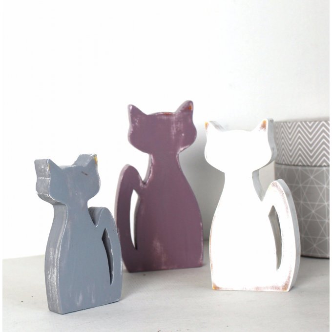 Lot de 3 chats en bois violet aubergine,blanc et gris patinés. 