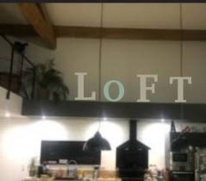 Réservé: Mot Loft géant.