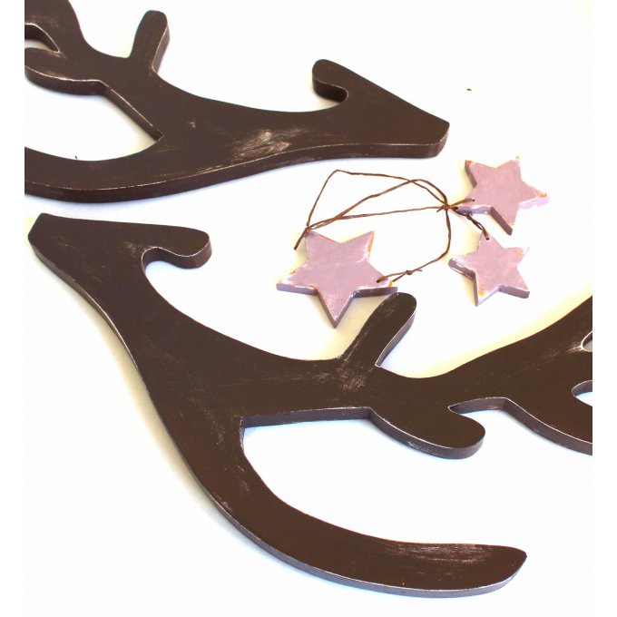 Trophée tête de cerf stylisé avec ses 3 étoiles.(couleurs personnalisables) 