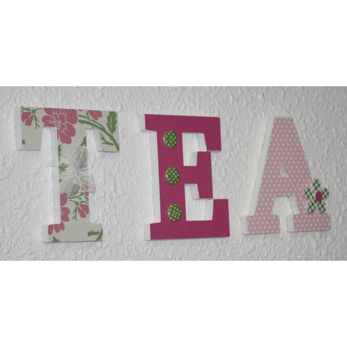 prénom en bois  personnalisé Téa  rose vert avec des fleurs pour décoration de chambre baptême naiss