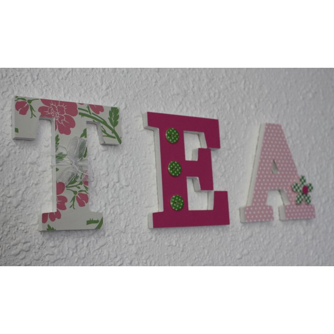 prénom en bois  personnalisé Téa  rose vert avec des fleurs pour décoration de chambre baptême naiss