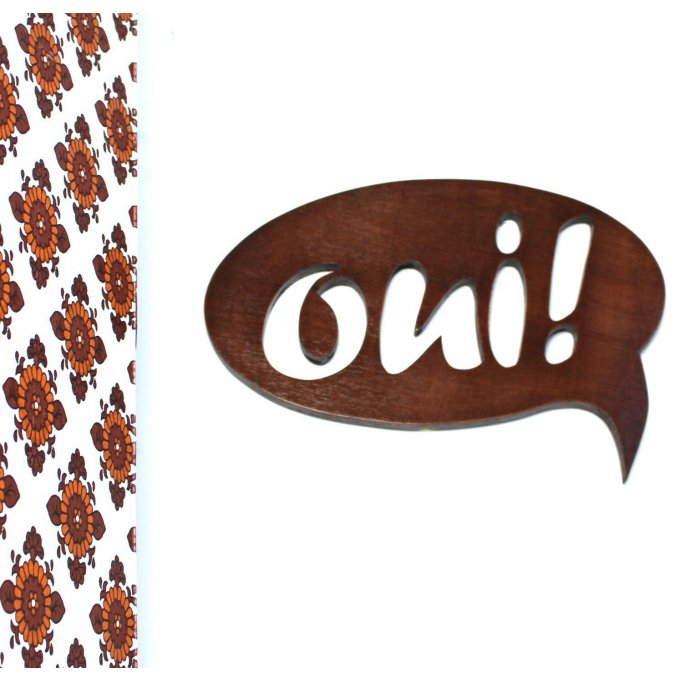 Bulle en bois " oui" teintée.