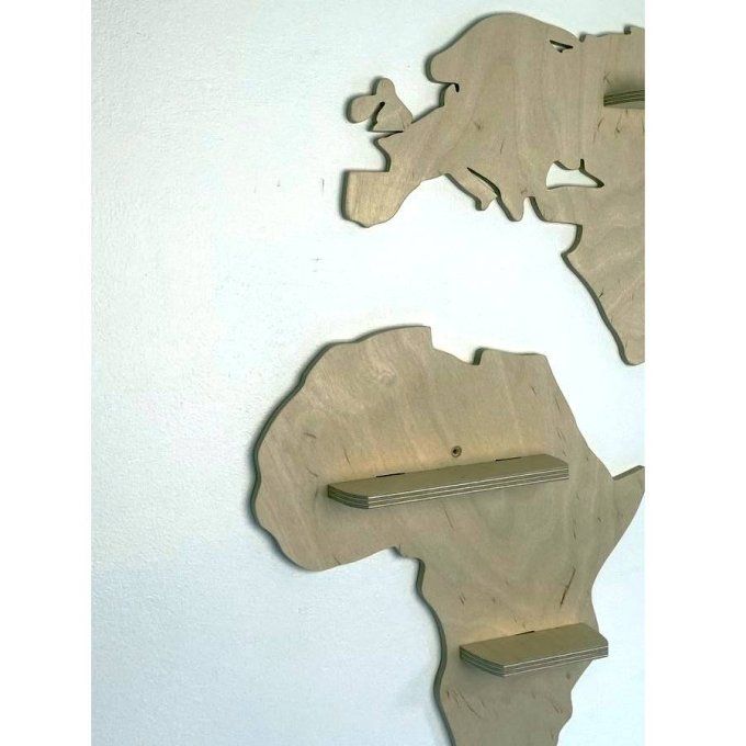 Grande carte du monde en bois avec ou sans étagères.
