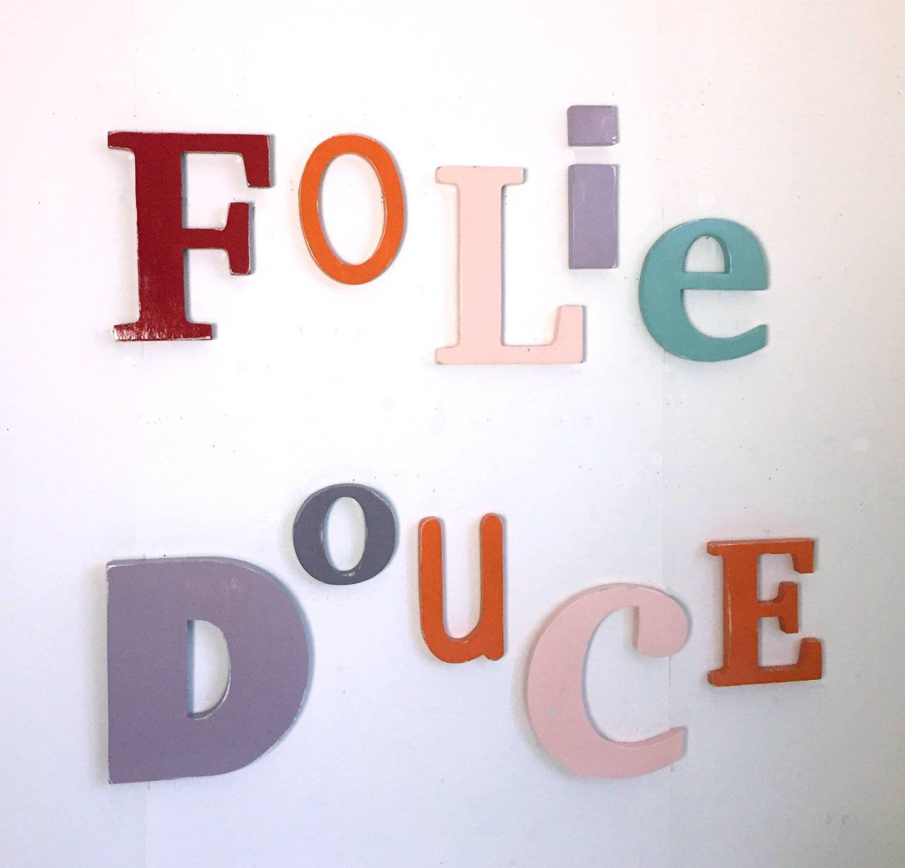 Mots à accrocher : "Folie Douce" tons rouge,orange,aubergine,bleu.