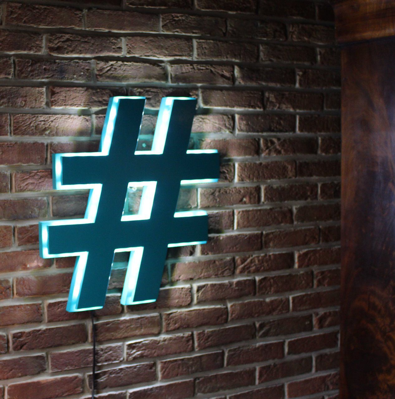 Hashtag lumineux à accrocher.