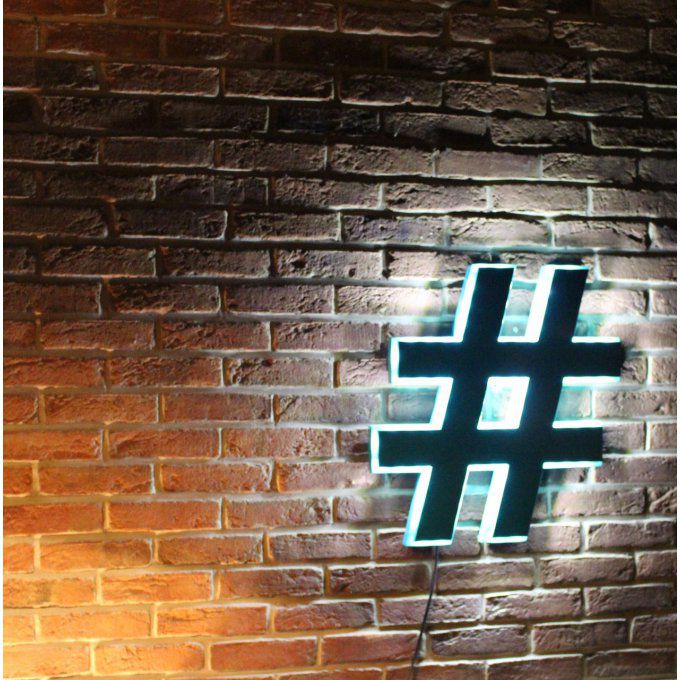 Hashtag lumineux à accrocher.