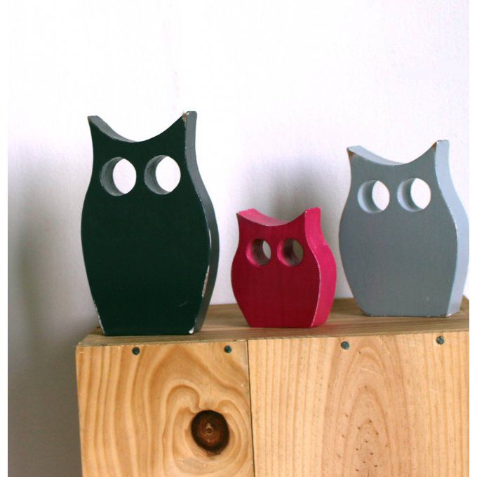 Lot de 3 hiboux en bois noir,framboise et gris patinés.