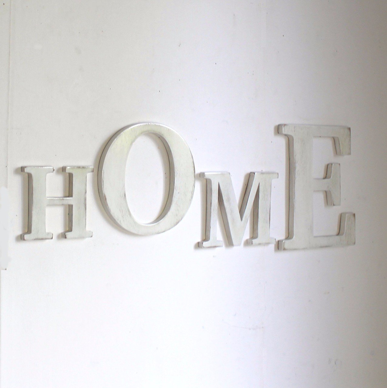 Mot en bois HOME couleur personnalisable.